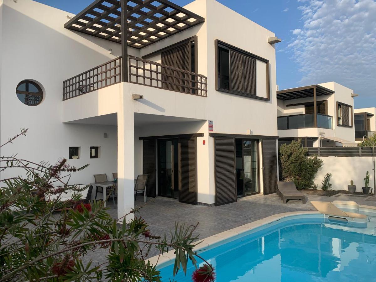 Modern Villa With Sea Views Costa Teguise Exterior photo