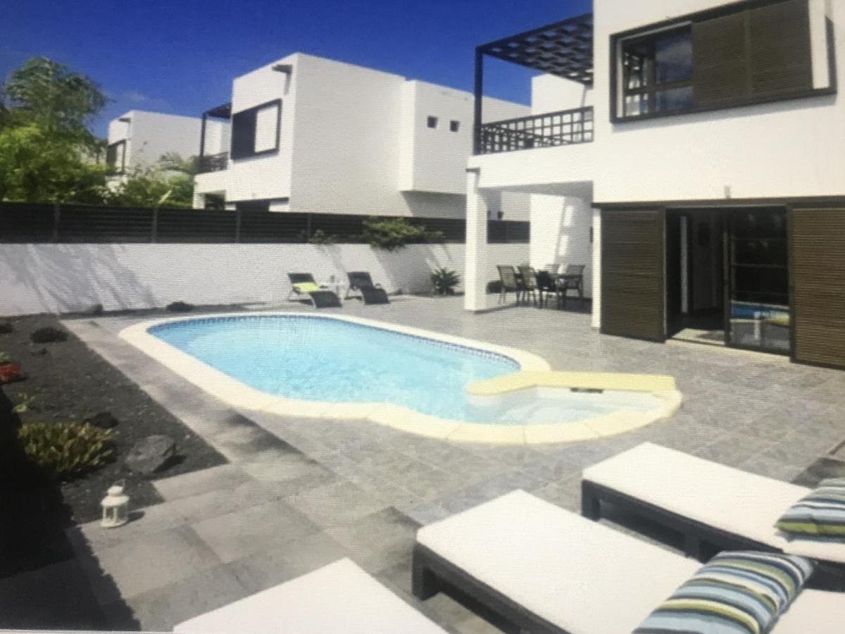 Modern Villa With Sea Views Costa Teguise Exterior photo