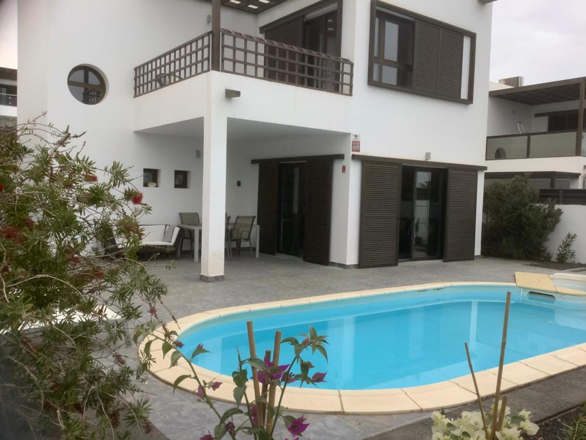Modern Villa With Sea Views Costa Teguise Exterior photo